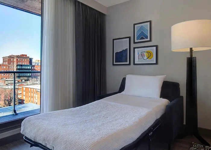 Hampton Inn Montreal Downtown, Qc